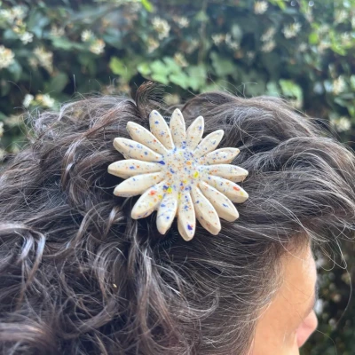 Confetti Daisy Ceramic Hair Clip